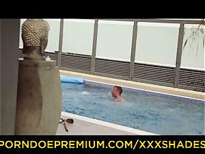 gonzo SHADES - Latina with enormous donk in hard-core pool bang-out